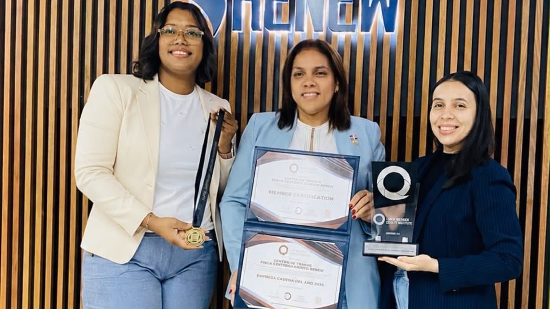 Renew celebra nueve años de excelencia y es reconocida como Empresa Caribeña del Año 2026