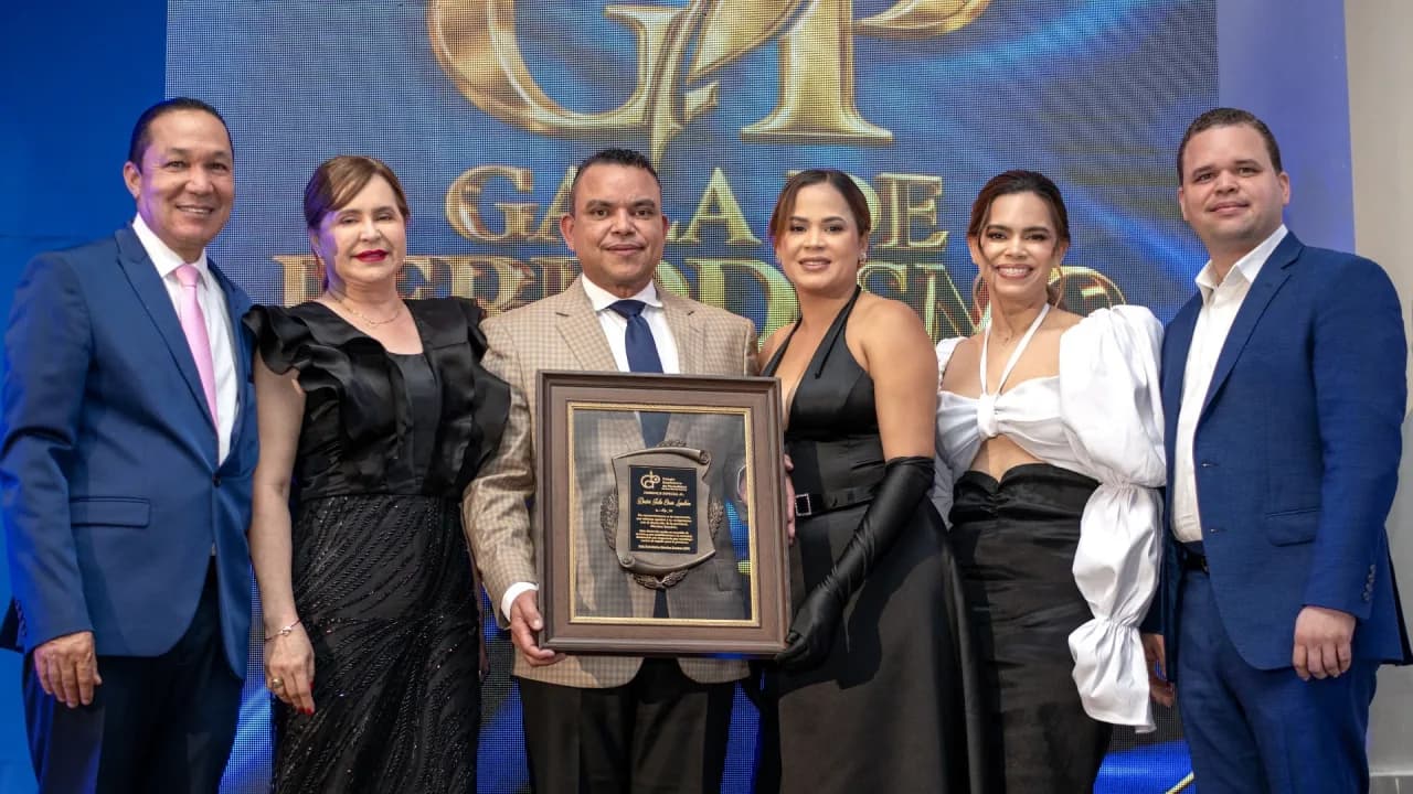 Gala de Periodismo Sánchez Ramírez reconoce al doctor Julio Landrón de la Rosa