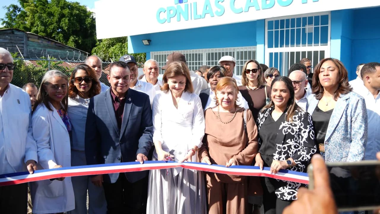 Raquel Peña y director del SNS entregan remozado Centro de Primer Nivel Las Cabuyas, en La Vega