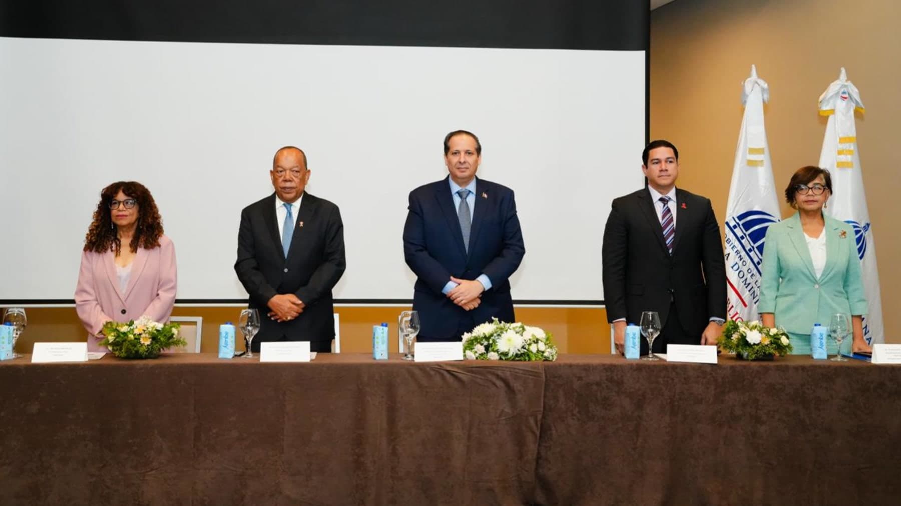 Ministerio de Salud reafirma que el Gobierno garantiza la sostenibilidad financiera de los programas dirigidos a las personas que viven con VIH